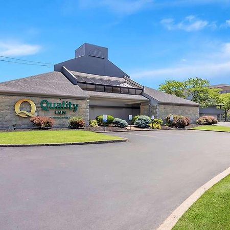 Quality Inn Middleburg Heights Exterior photo