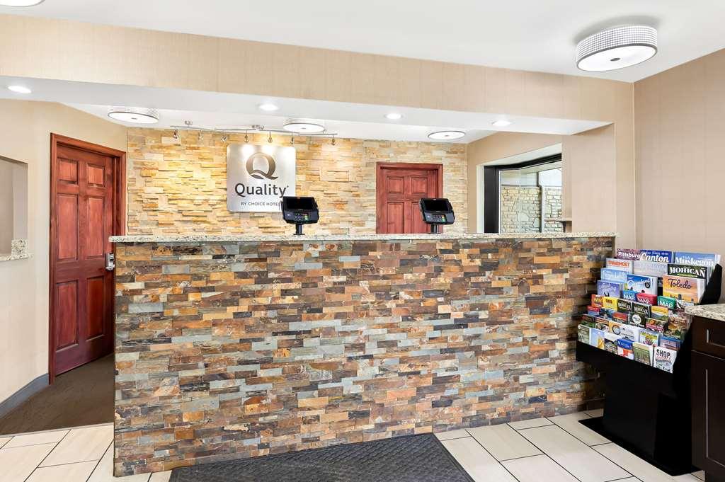 Quality Inn Middleburg Heights Interior photo