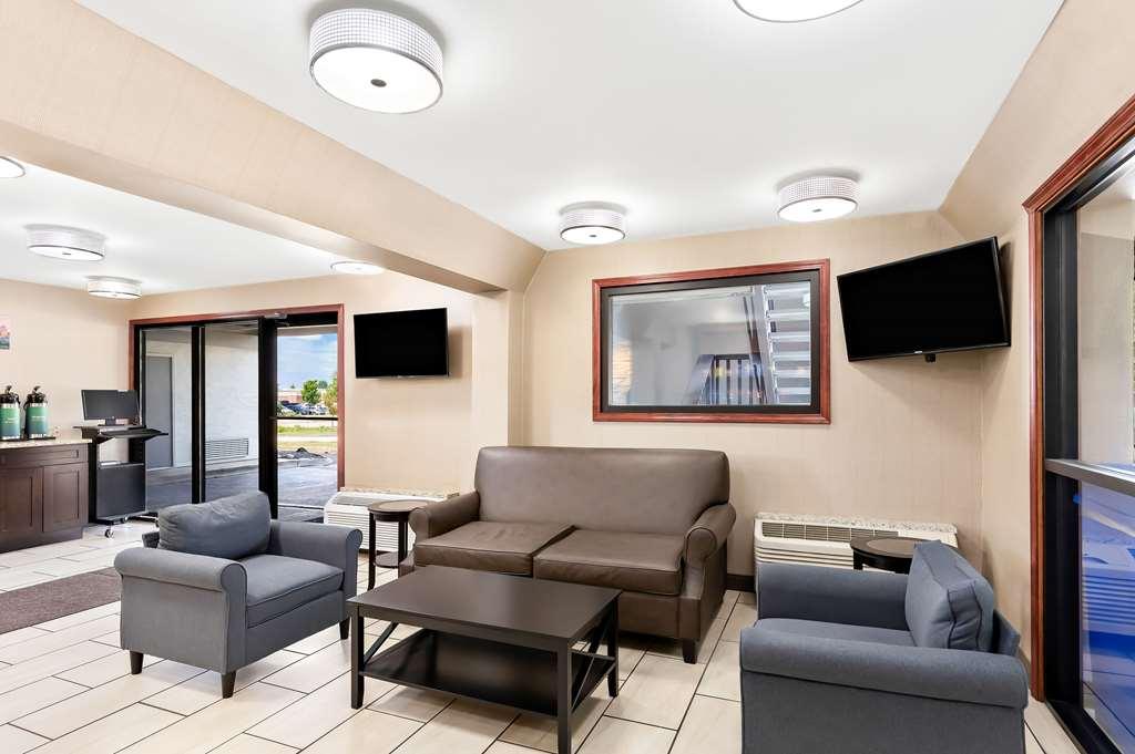 Quality Inn Middleburg Heights Interior photo