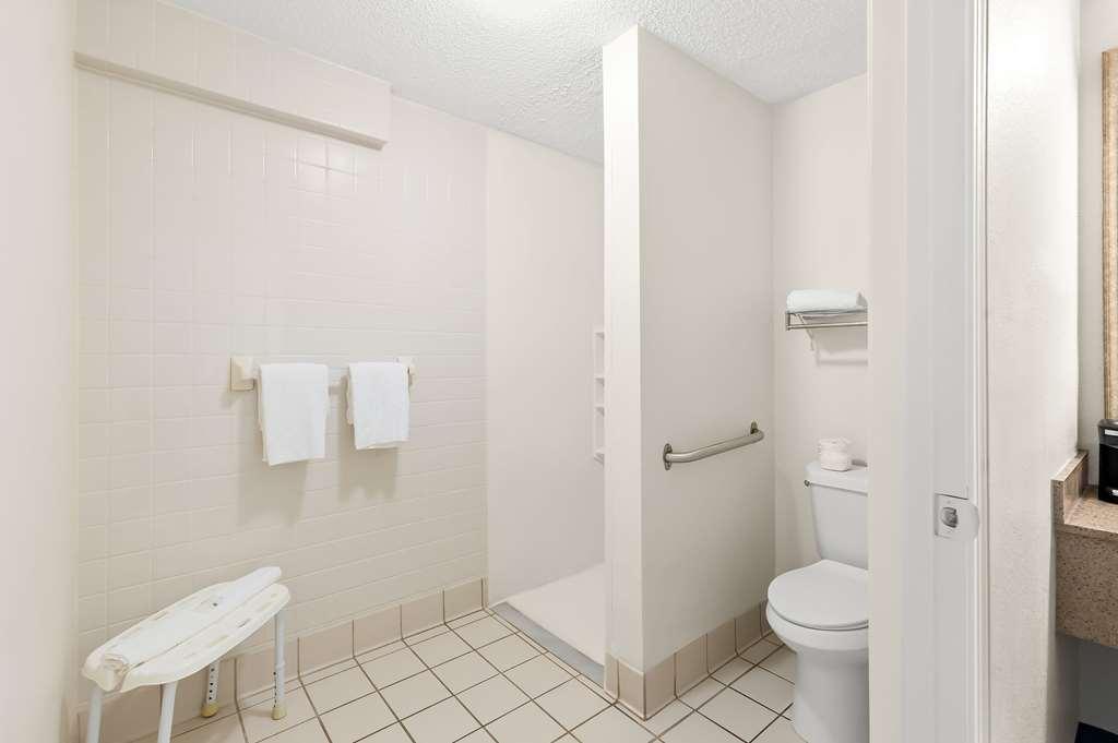 Quality Inn Middleburg Heights Room photo