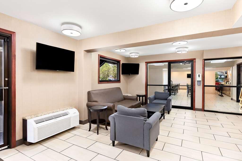 Quality Inn Middleburg Heights Interior photo